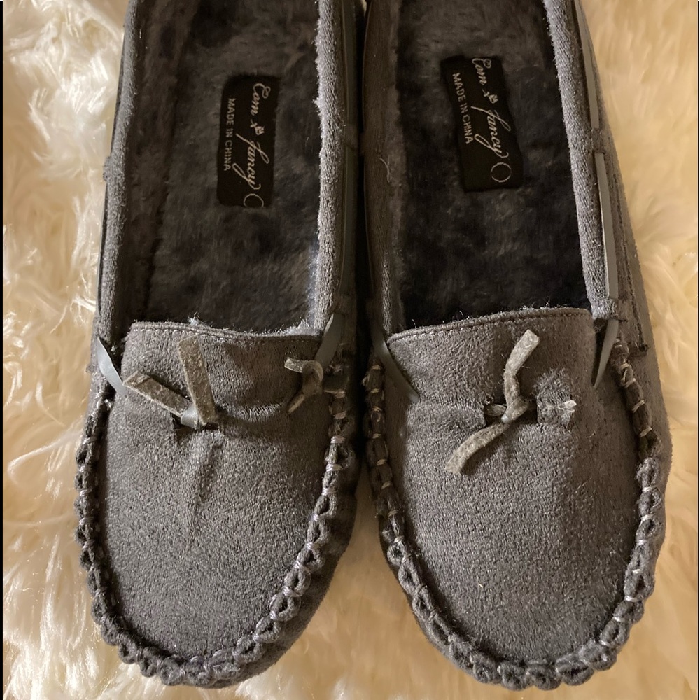 Com Fancy Kids Slip On Fuzzy Slippers Size: 5.5